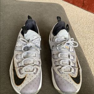 Lebron 13 lows size:11.5